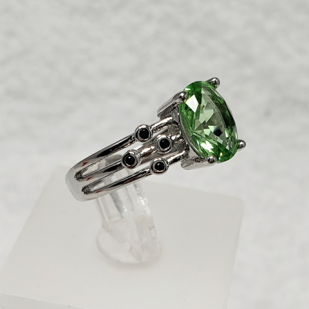 Peridot Bezel Set Spinel Ring - Picture 5 of 8